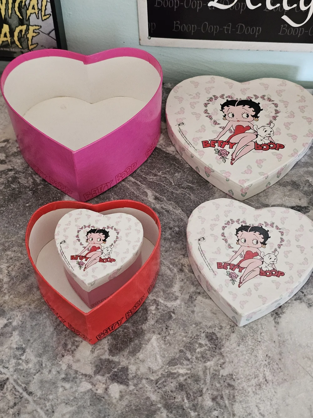 Betty Boop Heart-Shaped Bath & Body Gift Box - Pink